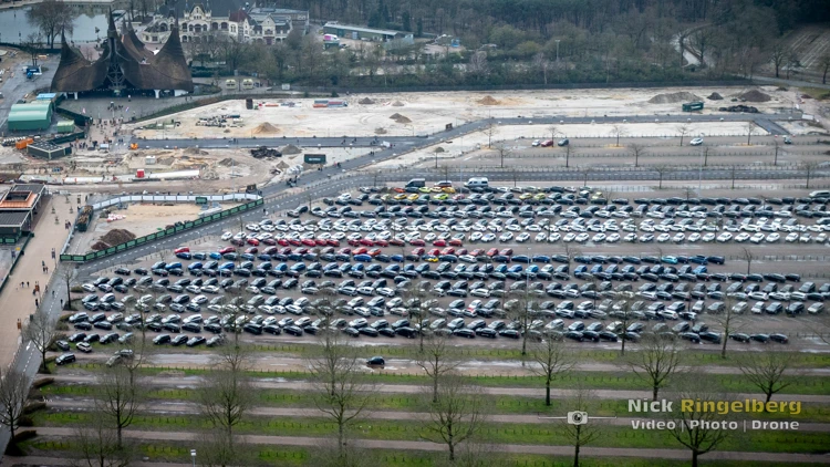 De top vier populairste kleuren voor auto's in Nederland zijn wit, grijs, zilver en zwart