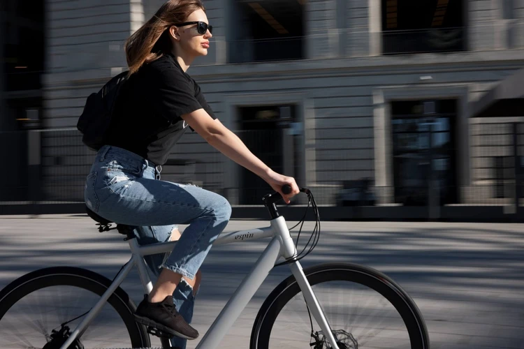 Je ziet ook steeds meer jongeren op een e-bike, vooral scholieren.