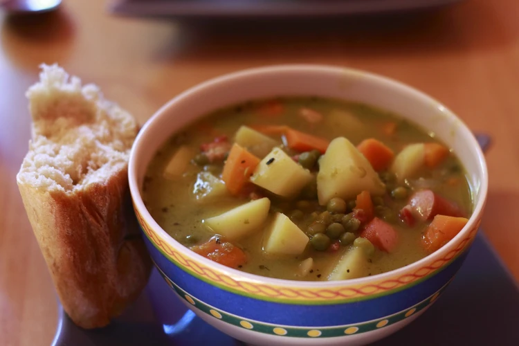 Een lekkere maaltijd in de winter is erwtensoep. Deze soep is wat dikker dan de andere soepen.
