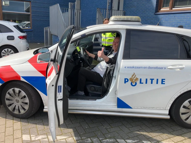 Dolf en Rick zijn voor Prokkel op stage bij de politie in Hengelo geweest.