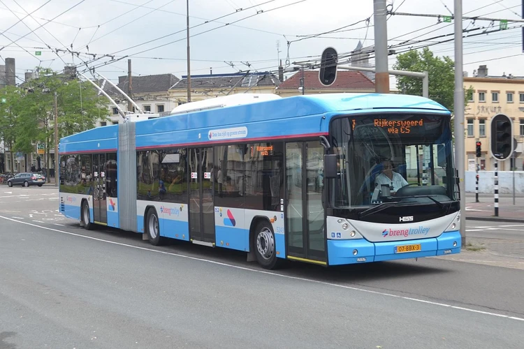 De Arnhemse trolleybus is het enige nog bestaande trolleybusnetwerk in de Benelux.