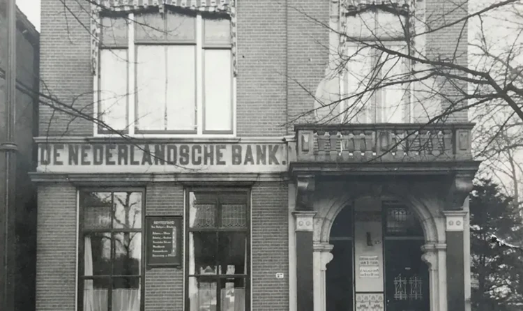 Verzetsrijders roofden in 1944 46 miljoen gulden uit dit gebouw van De Nederlandsche Bank in Almelo.