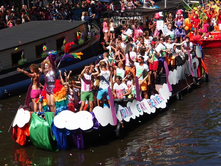 De Pride is een jaarlijks festival met feesten, optredens, films en meer. Met als hoogtepunt een optocht van boten.