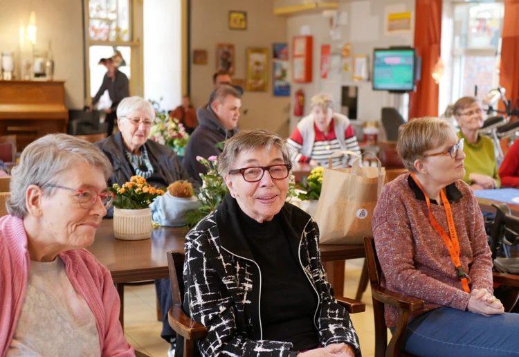 Ervaringsdeskundigen van Steffie hielpen mee bij het maken van het hulppakket mondzorg voor ouderen.