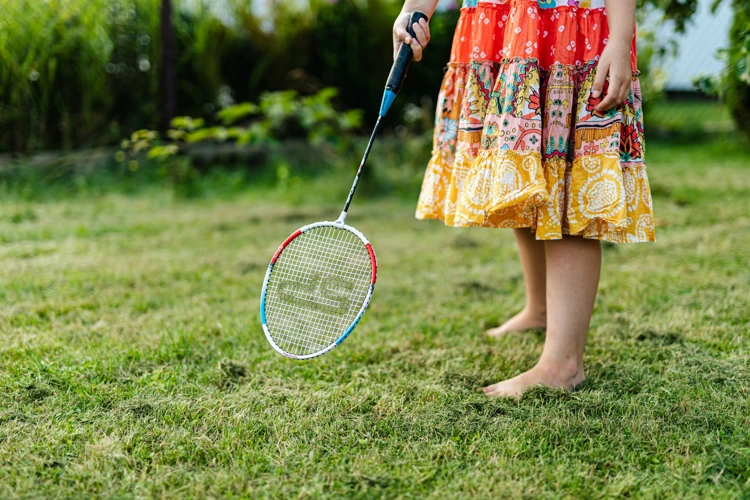 Ga lekker badmintonnen op de camping. Dat is gezond en je maakt gelijk contact met mensen.