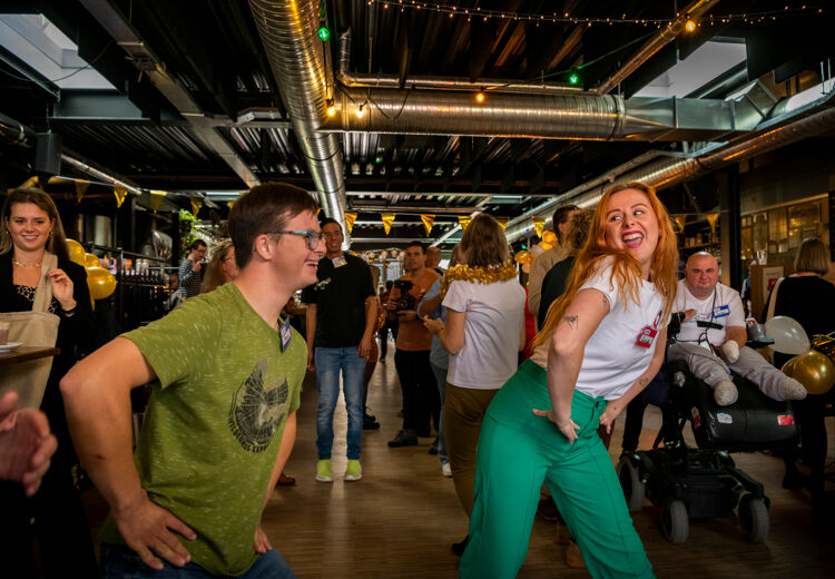 Op het Discofeest van ABCDate kan je helemaal jezelf zijn en veilig nieuwe mensen ontmoeten.