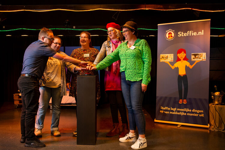 Ervaringsdeskundigen van Steffie openen de nieuwe website