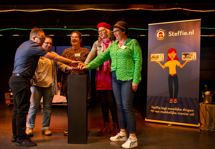 Ervaringsdeskundigen van Steffie openen de nieuwe website