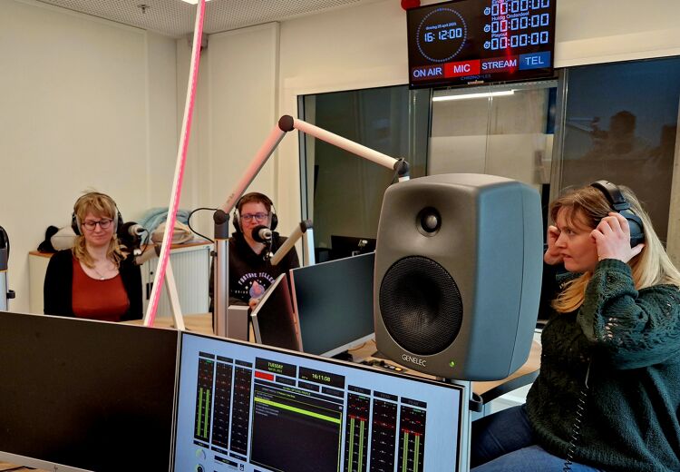 Micky Hermes en Daniëlle Amelsbeek in de podcaststudio van het Journalismlab