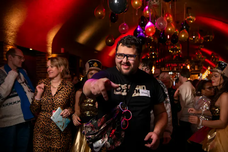 Samen dansen, lachen en nieuwe mensen ontmoeten tijdens het feest van ABCDate.