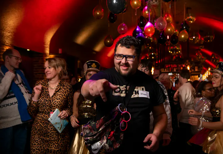 Samen dansen, lachen en nieuwe mensen ontmoeten tijdens het feest van ABCDate.