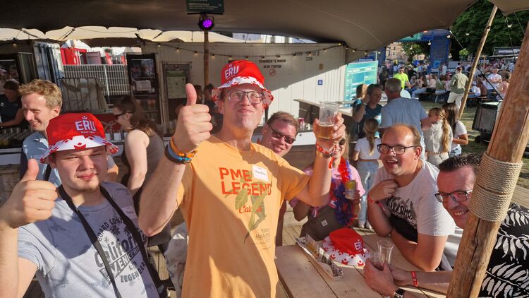 Met abcdate maak je snel en veilig nieuwe vrienden op leuke en vertrouwde plekken door heel Nederland.