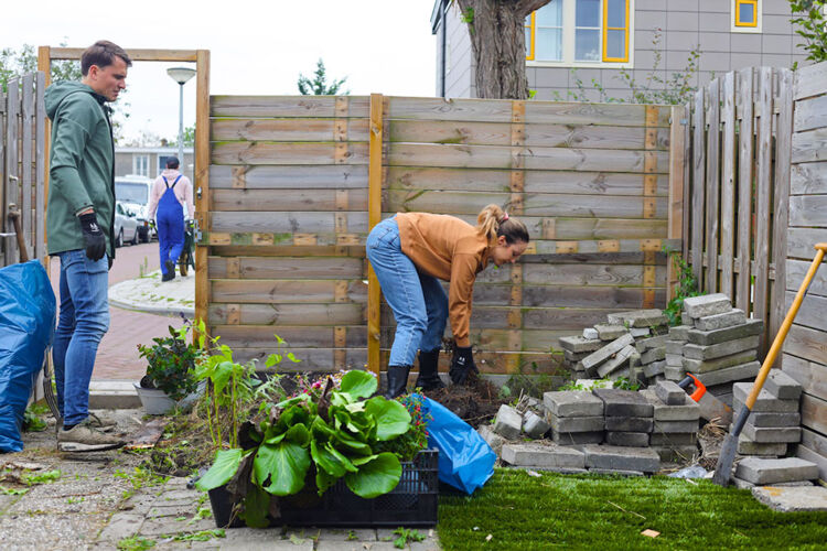 Tegels eruit, groen erin!