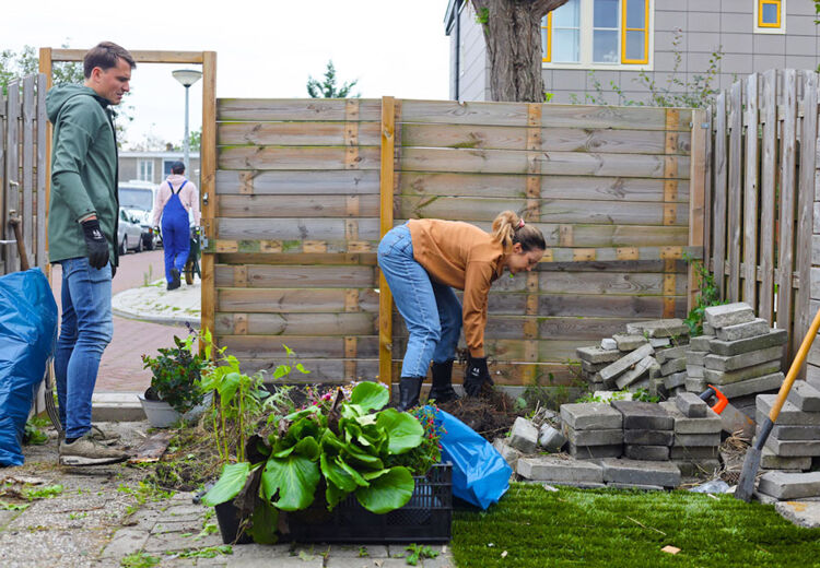 Tegels eruit, groen erin!