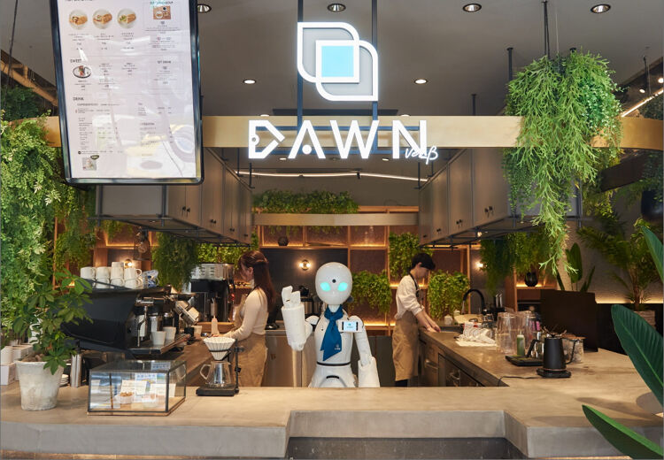 De robots zijn zo gebouwd dat ze zelfs kunnen glimlachen en een kopje thee netjes op tafel zetten.