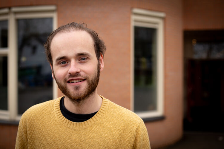 Wieland over zijn werk op een basisschool: 'We hebben hier werkoverleggen. Ik ben in die vergaderingen de voorzitter.'