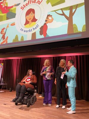 Vlnr Judith Elzerman (winnaar) , Irene Moors, Renee Postma (Steffie) en Kevin van de Berg. Vlnr Judith Elzerman (winnaar) , Irene Moors, Renee Postma (Steffie) en Kevin van de Berg.