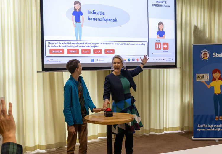 De uitleg werd geopend door wethouder Marianne van der Sloot samen met de jongeren die hebben meegewerkt.