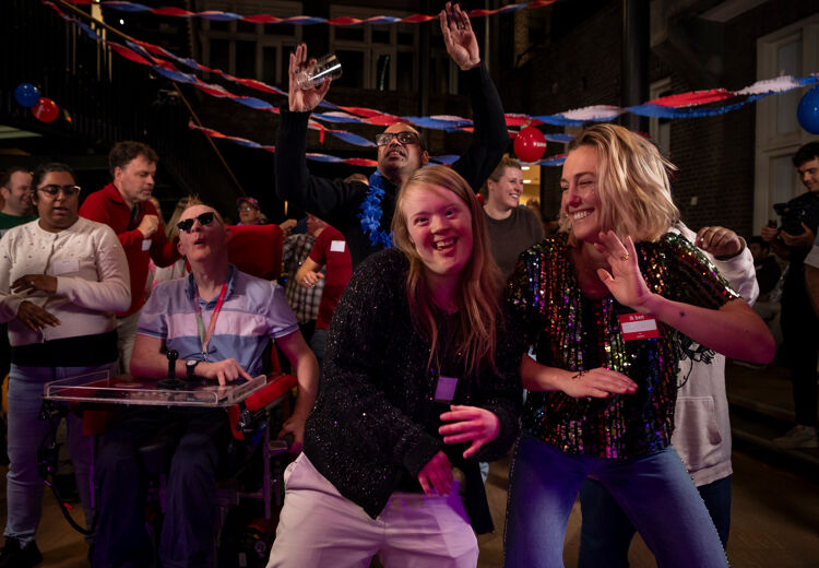 Zin in een avond vol muziek, dansen en nieuwe mensen ontmoeten? Kom dan op vrijdag 6 maart naar het gratis discofeest van ABCDate in Winschoten.