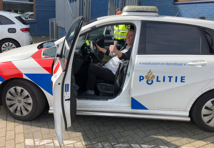 Dolf en Rick zijn voor Prokkel op stage bij de politie in Hengelo geweest.