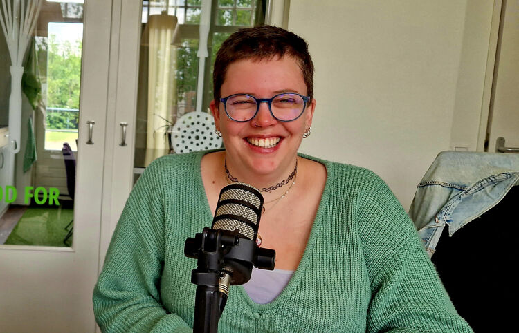 Micky is redactrice bij Steffie: 'Podcast luisteren is ontspannend, interessant en leuk!'