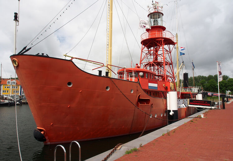 Een lichtschip is eigenlijk een vuurtoren op een schip, zodat het licht ook midden op zee kan schijnen.