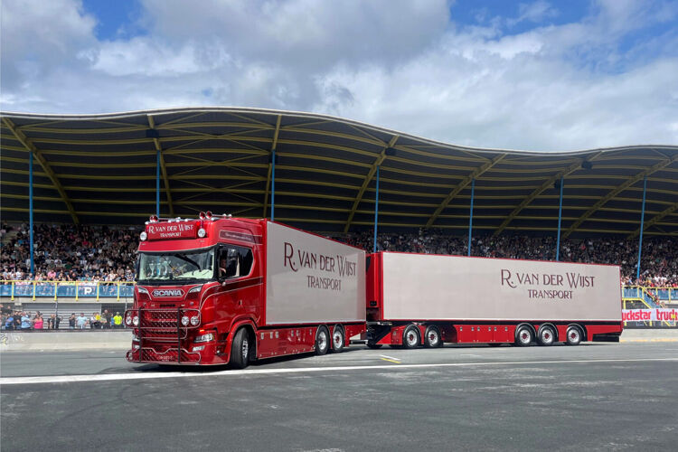 De vrachtwagen van Rick heeft zelfs verlichting die overal precies gelijk is afgesteld.