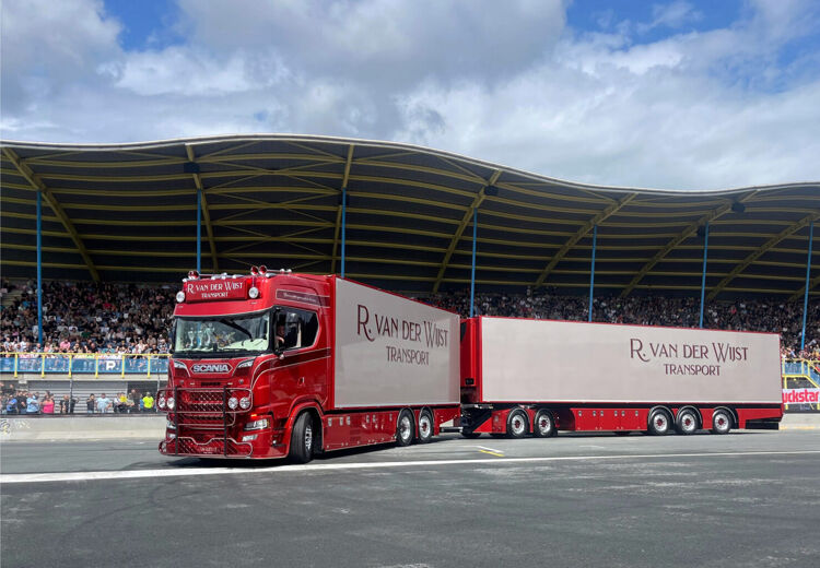 De vrachtwagen van Rick heeft zelfs verlichting die overal precies gelijk is afgesteld.