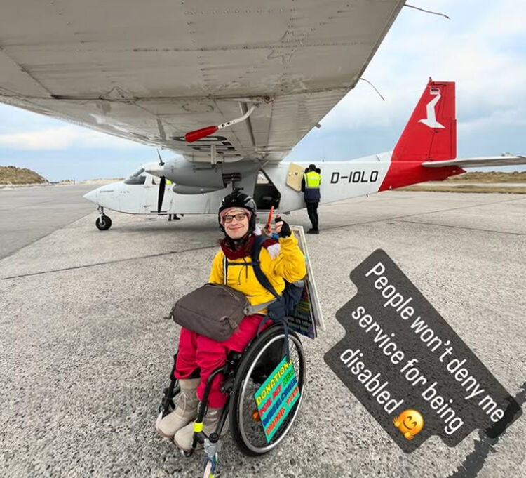 Niets is te gek voor Ilias Emmanuil om te laten zien of dingen toegankelijke zijn voor mensen met een beperking.