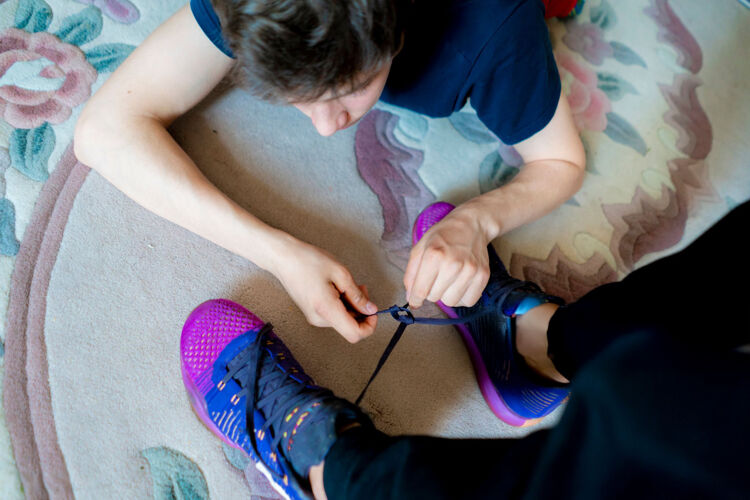 ‘Pas op, je veter zit los!’ ‘Haha, 1 april!’ Flauwe grap, traditie of superleuk?