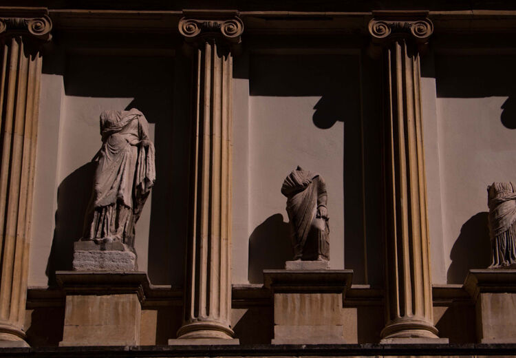 In musea over de hele wereld staan standbeelden zonder hoofd. Zoals hier in het Archeologisch Museum van Istanbul.