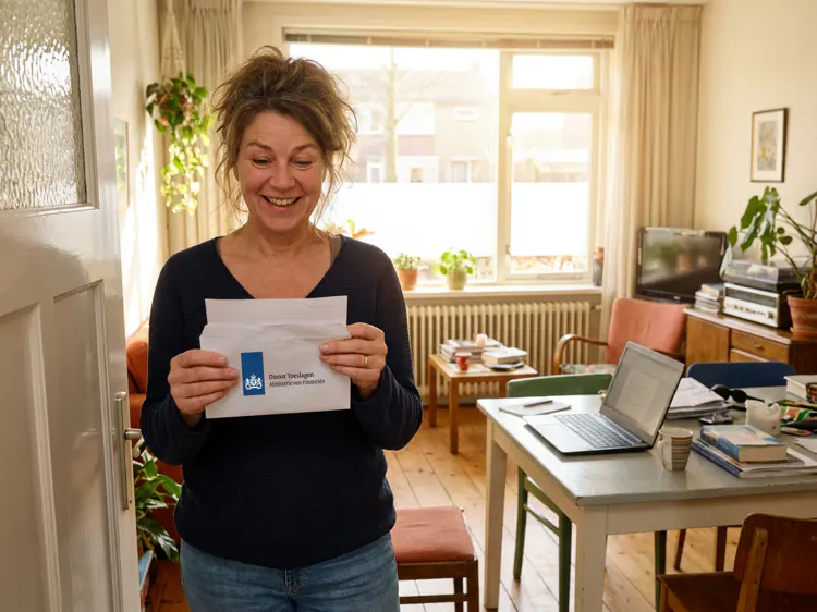 Vorig jaar kregen mensen na zo'n brief gemiddeld nog 743 euro aan zorgtoeslag.