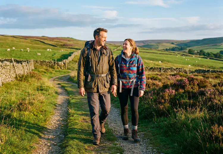 Tijdens een lange wandeling door Engeland leren Marnie en Michael elkaar veel beter kennen.