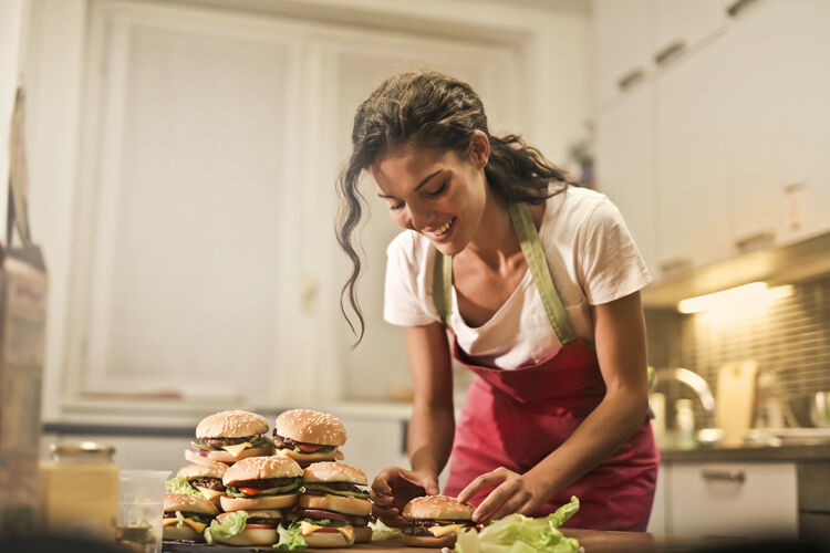 Hamburg is één van de eerste plaatsen waar het platte en rauw gegeten rundvlees populair werd.