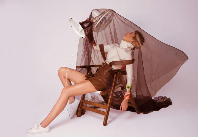 Zet 's ochtends alle deuren en ramen open, zo kan het huis afkoelen. Houd daarna de ramen en deuren overdag dicht.