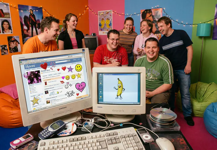 In 2007 zat je vaak samen achter de computer, met krabbels, glitterplaatjes en de dansende banaan.