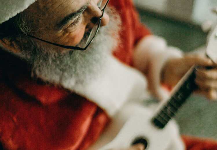 Kerstmuziek is gezond! Je kan het beste keihard meezingen met je favoriete kerstklassiekers.