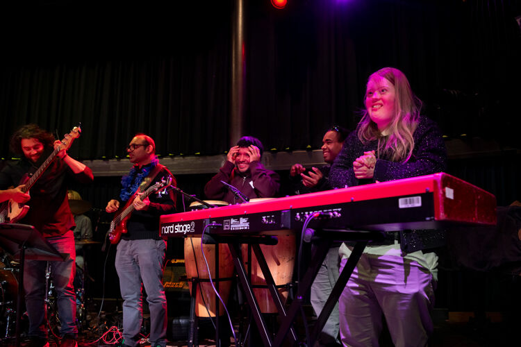 Optreden voor een groot publiek is spannend, maar zodra je begint te spelen verdwijnt die spanning meteen.