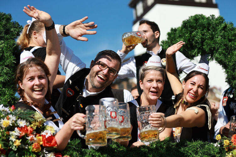 Het grootste Oktoberfest in München trekt elk jaar miljoenen bezoekers uit de hele wereld.