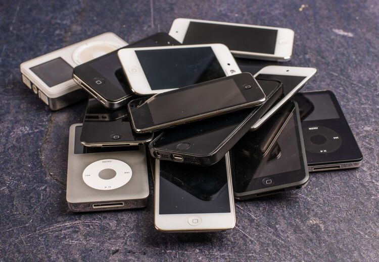 Wat is er allemaal mogelijk met je oude telefoon? Steffie legt uit wat je kan doen.