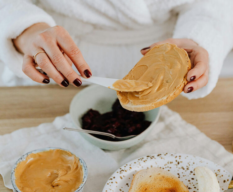 In ons kleine landje eten we per jaar meer dan 20 miljoen potten pindakaas.