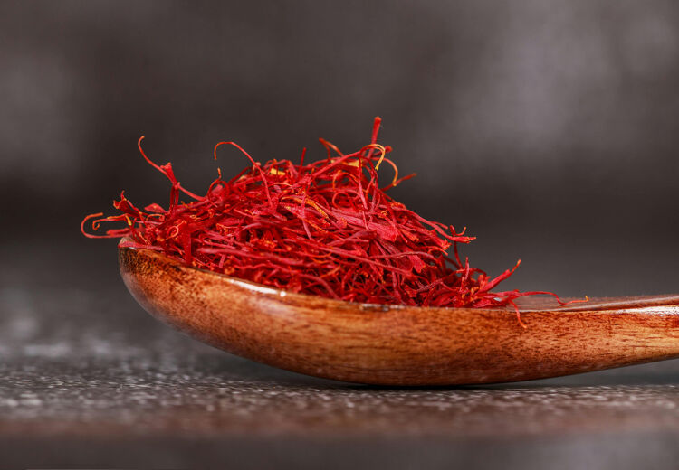 Het woord saffraan is afgeleid van het Arabische woord 'Za'faran', wat 'geel' betekent.