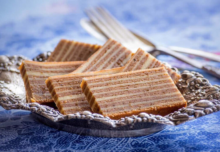 Bij Indische Nederlanders mag de spekkoek op geen enkele verjaardag, trouwerij of feest ontbreken.