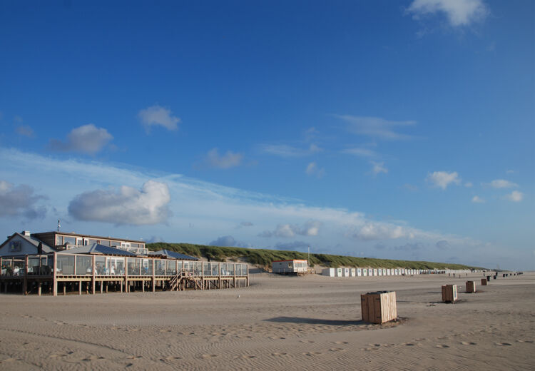 Nederland telt meer dan 400 strandtenten. Alleen al in Scheveningen zijn meer dan 70 paviljoens te vinden.