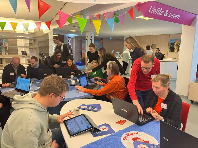 Met de nieuwe uitleg van Steffie kunnen mensen oefenen met het overmaken van geld en het checken van hun saldo.