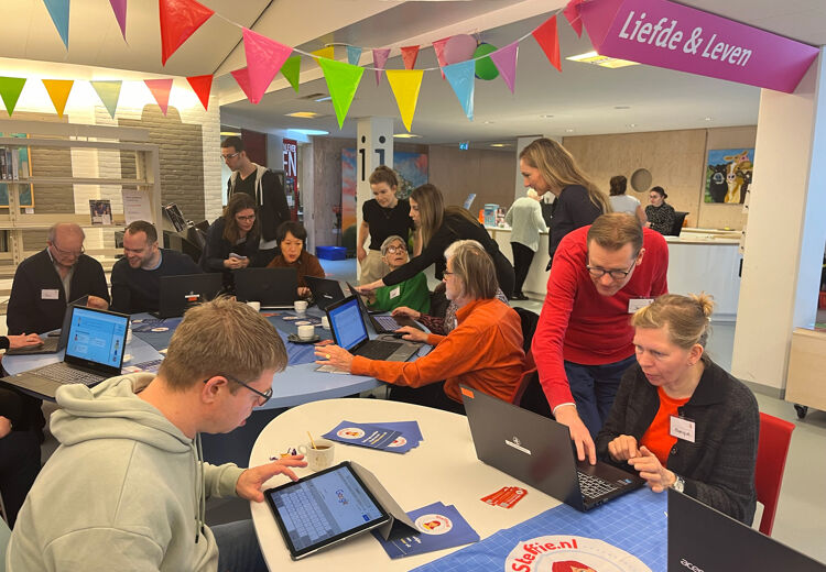 Met de nieuwe uitleg van Steffie kunnen mensen oefenen met het overmaken van geld en het checken van hun saldo.