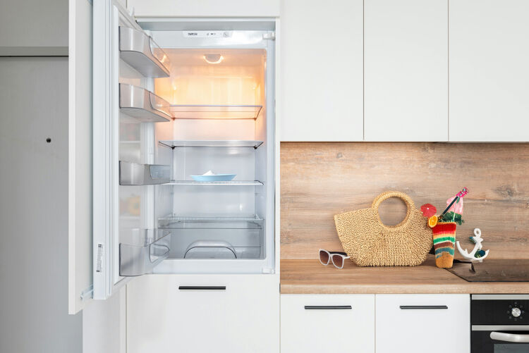 Een schaaltje baking soda in je koelkast kan geurtjes tot wel drie weken lang neutraliseren.