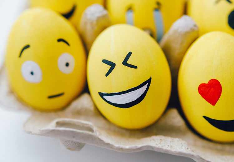 In de vastentijd voor Pasen mochten geen vlees en geen eieren worden gegeten. Daarom beschilderden mensen eieren.