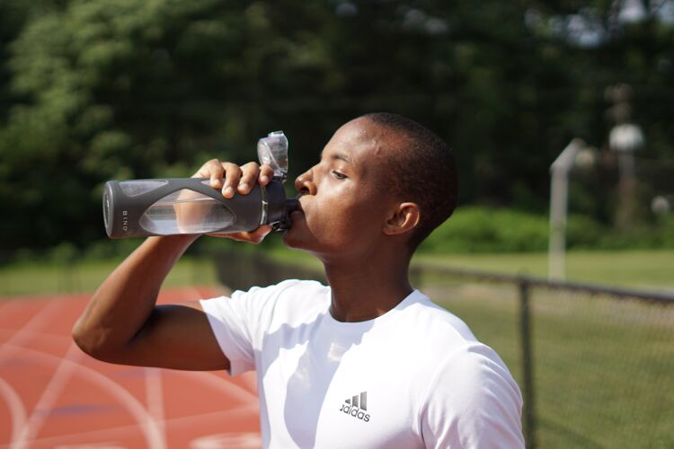 Drink extra veel water als je sport