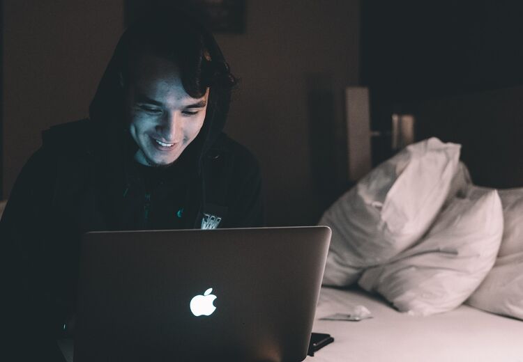 In plaats van typen kun je je tekst ook dicteren.